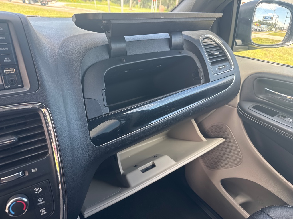 Photo 26 of this DODGE GRAND CARAVAN
