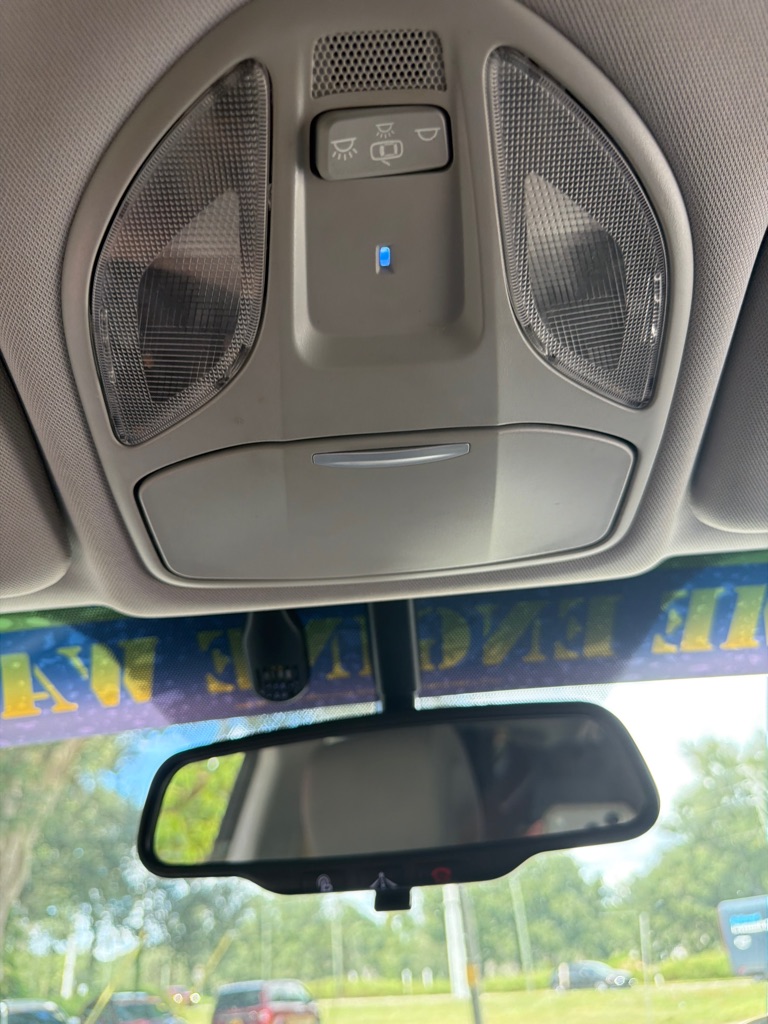 Photo 25 of this HYUNDAI SANTA FE SPORT