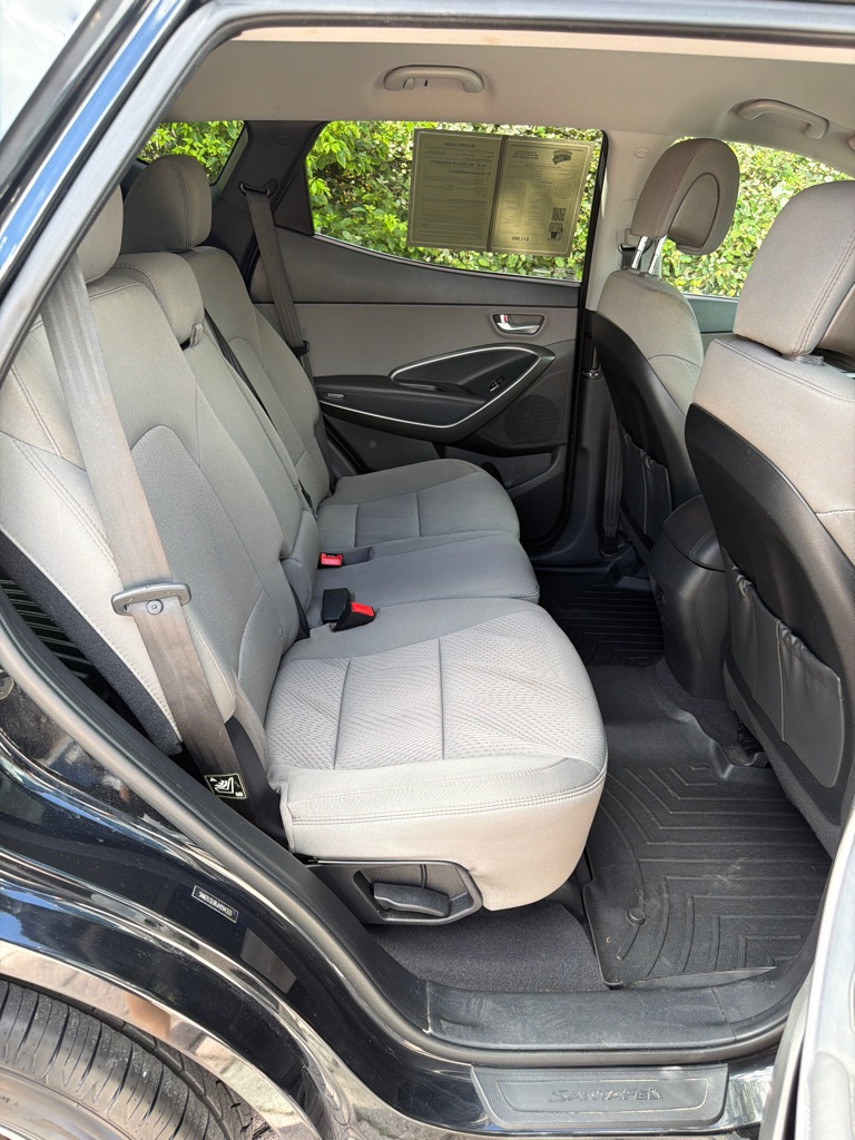 Photo 13 of this HYUNDAI SANTA FE SPORT