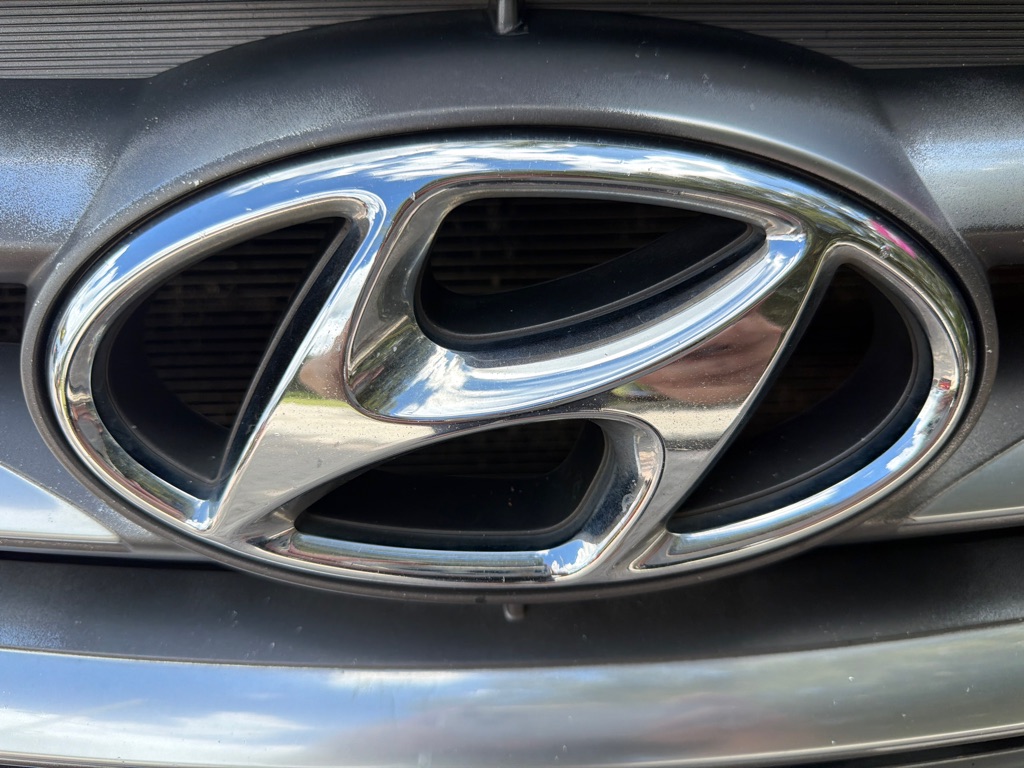 Photo 29 of this HYUNDAI SANTA FE SPORT