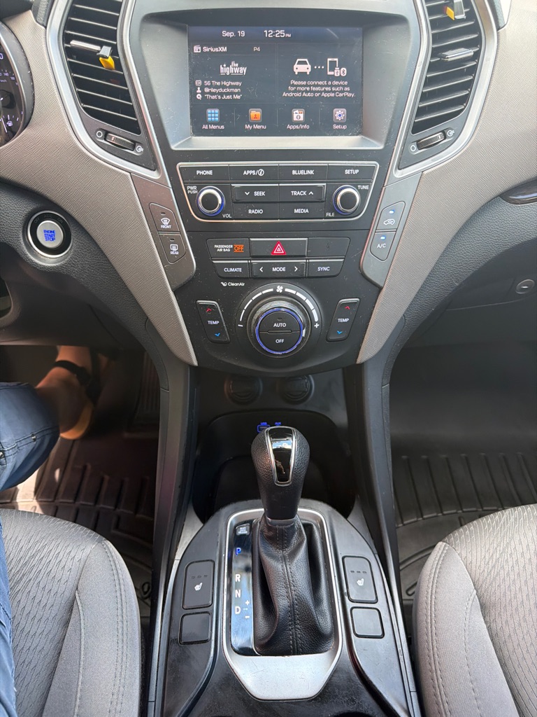 Photo 23 of this HYUNDAI SANTA FE SPORT
