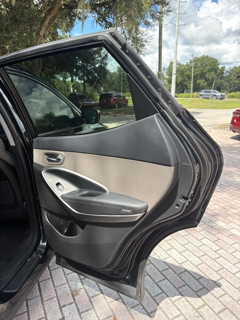 Photo 12 of this HYUNDAI SANTA FE SPORT