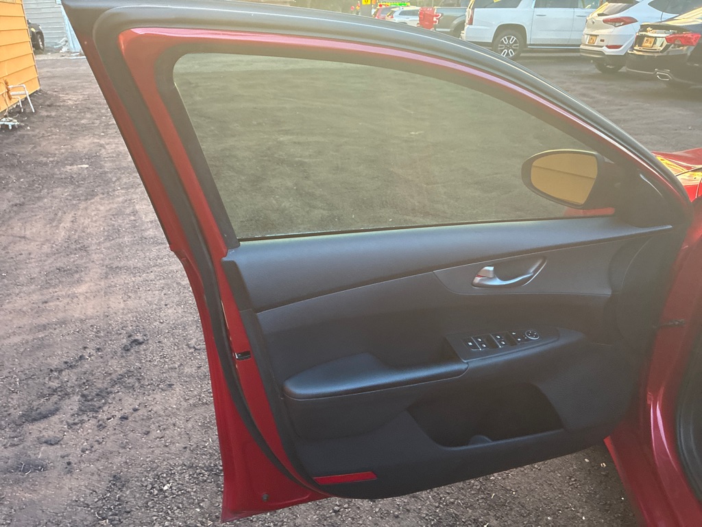 Photo 21 of this KIA FORTE