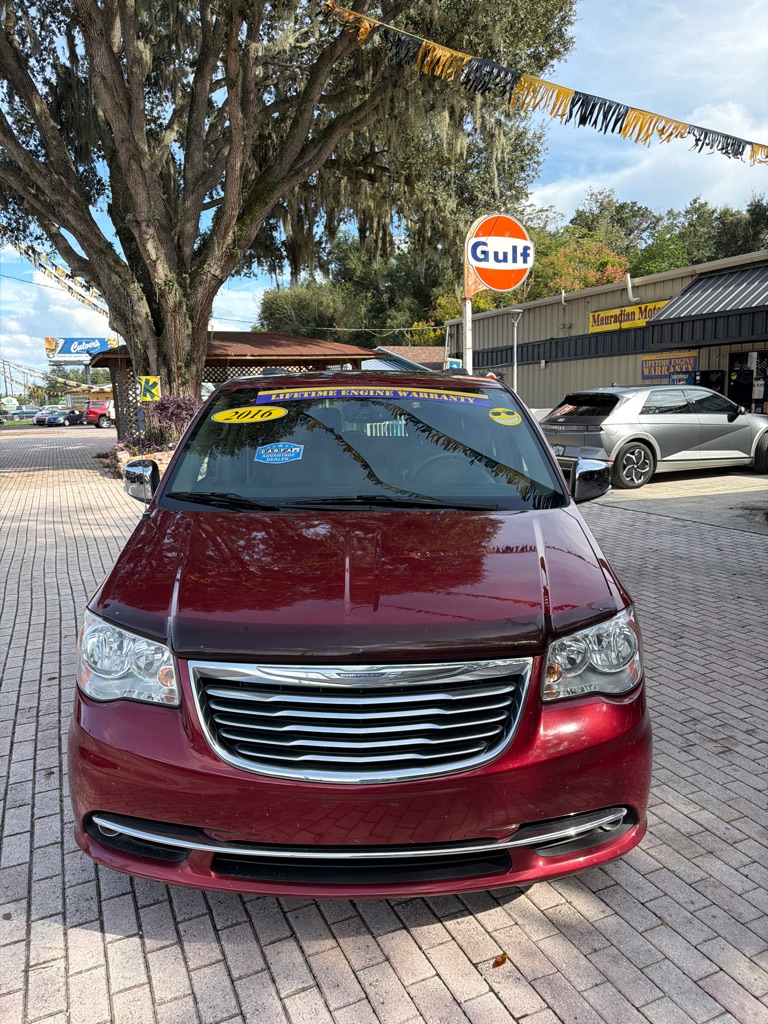 Photo 2 of this CHRYSLER TOWN & COUNTRY