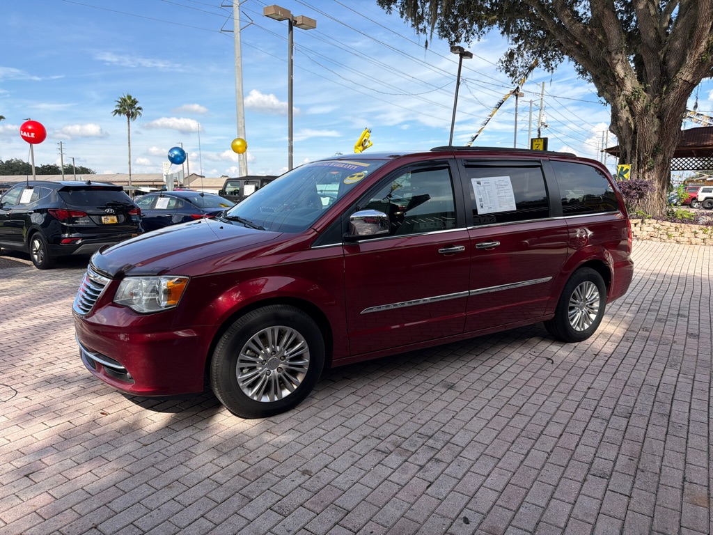 Photo 3 of this CHRYSLER TOWN & COUNTRY
