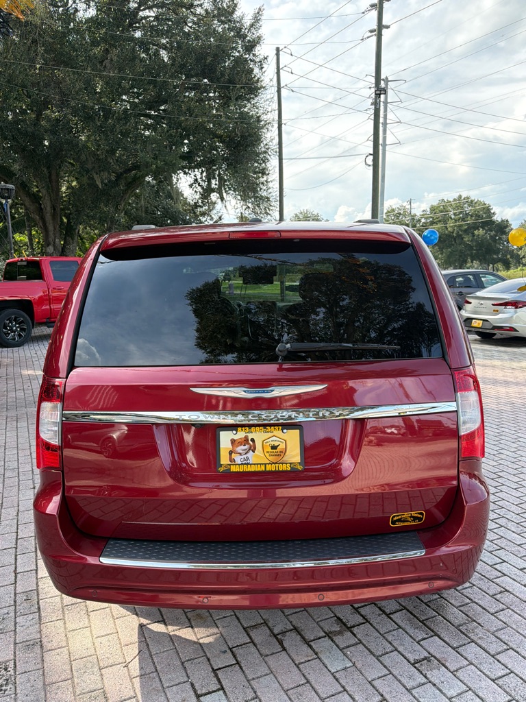 Photo 5 of this CHRYSLER TOWN & COUNTRY