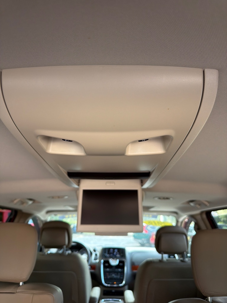Photo 14 of this CHRYSLER TOWN & COUNTRY