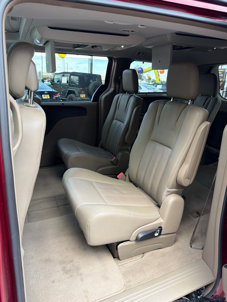 Photo 20 of this CHRYSLER TOWN & COUNTRY