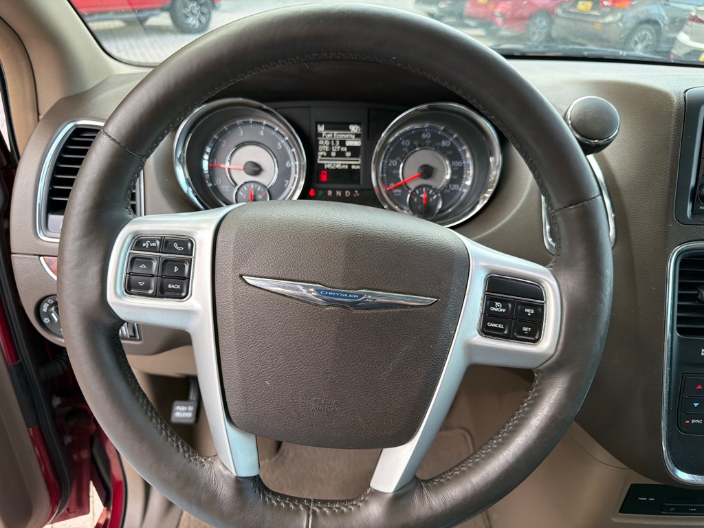 Photo 27 of this CHRYSLER TOWN & COUNTRY