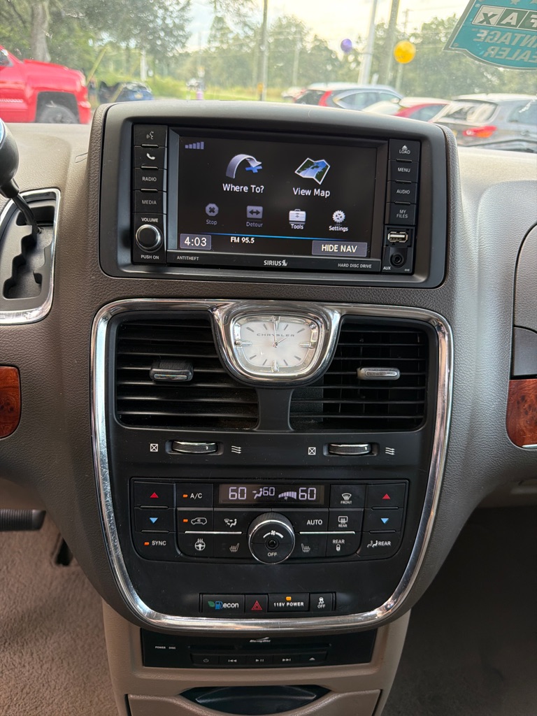 Photo 23 of this CHRYSLER TOWN & COUNTRY