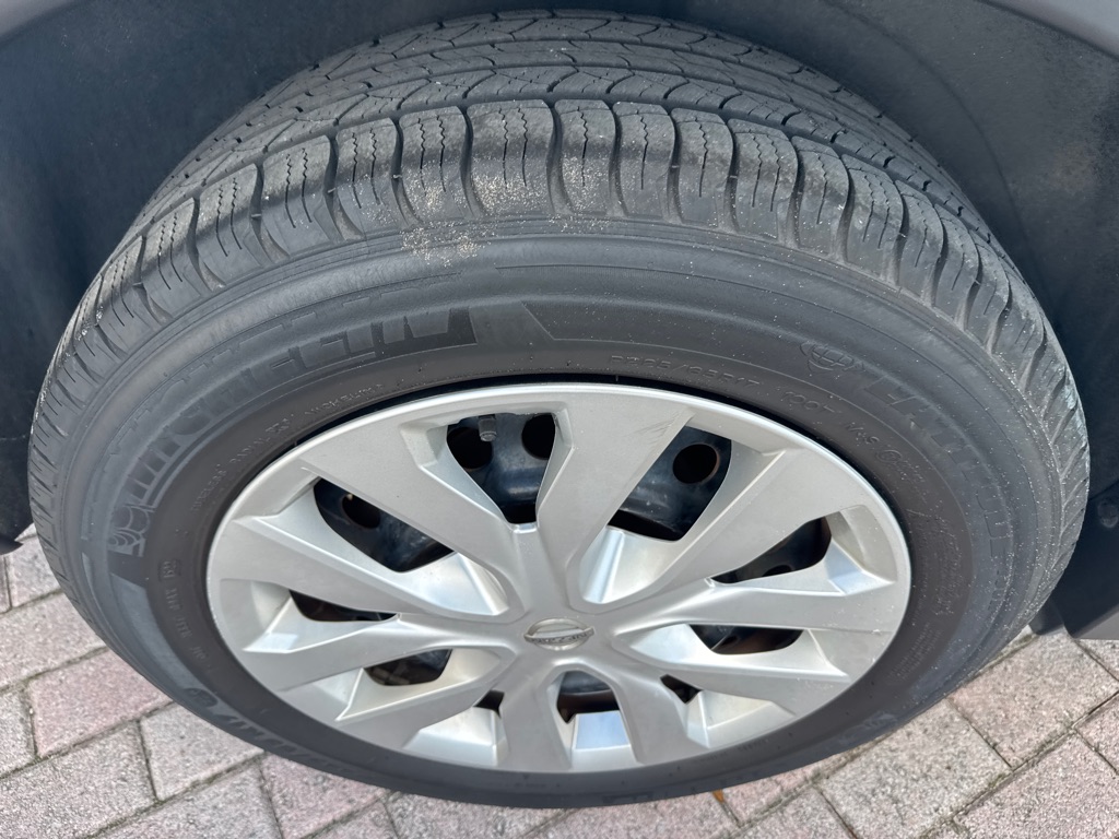 Photo 10 of this NISSAN ROGUE