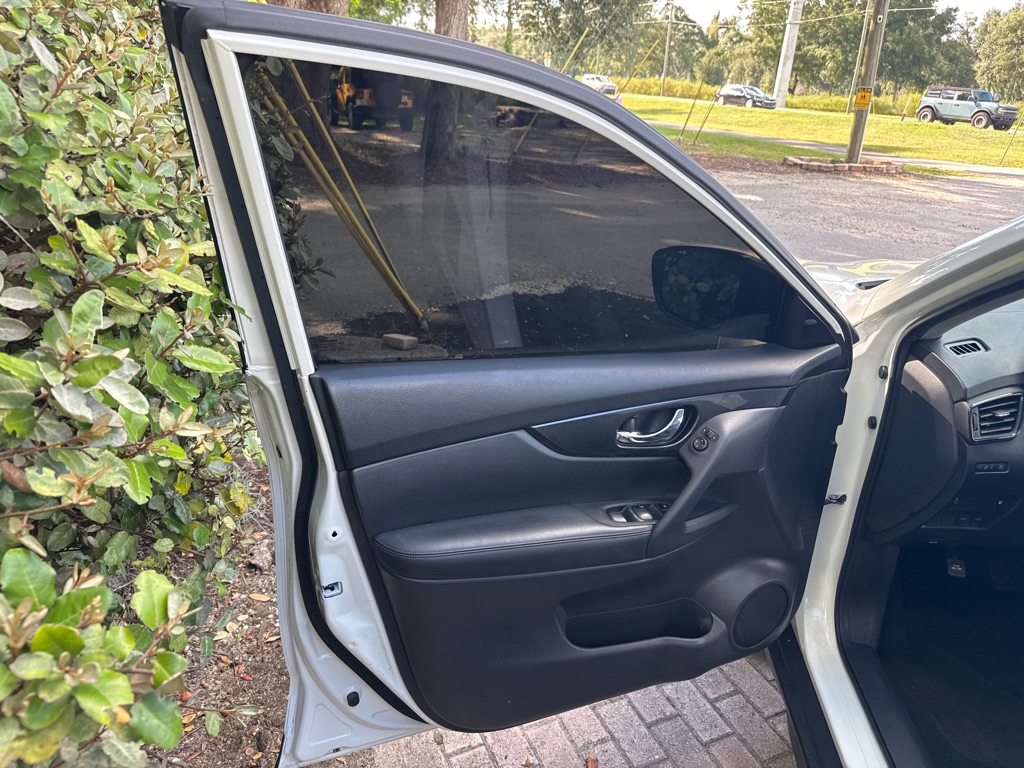 Photo 17 of this NISSAN ROGUE