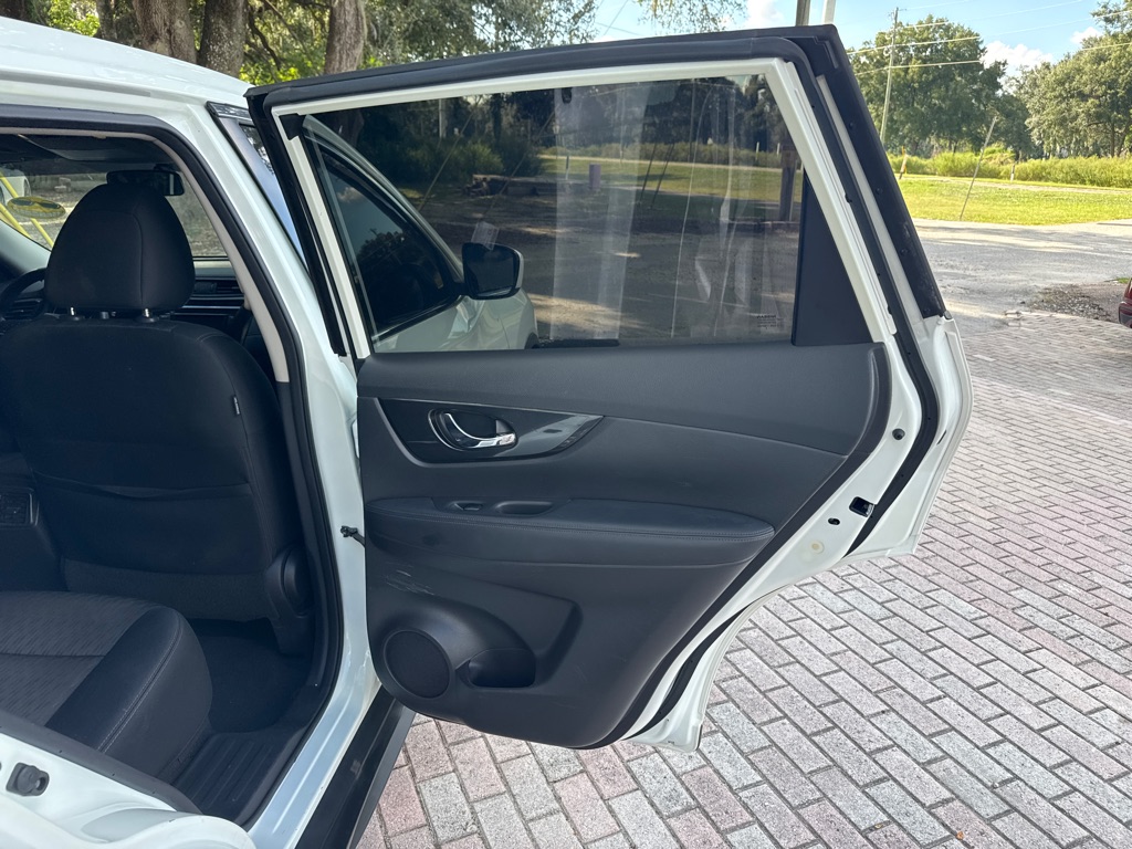Photo 12 of this NISSAN ROGUE
