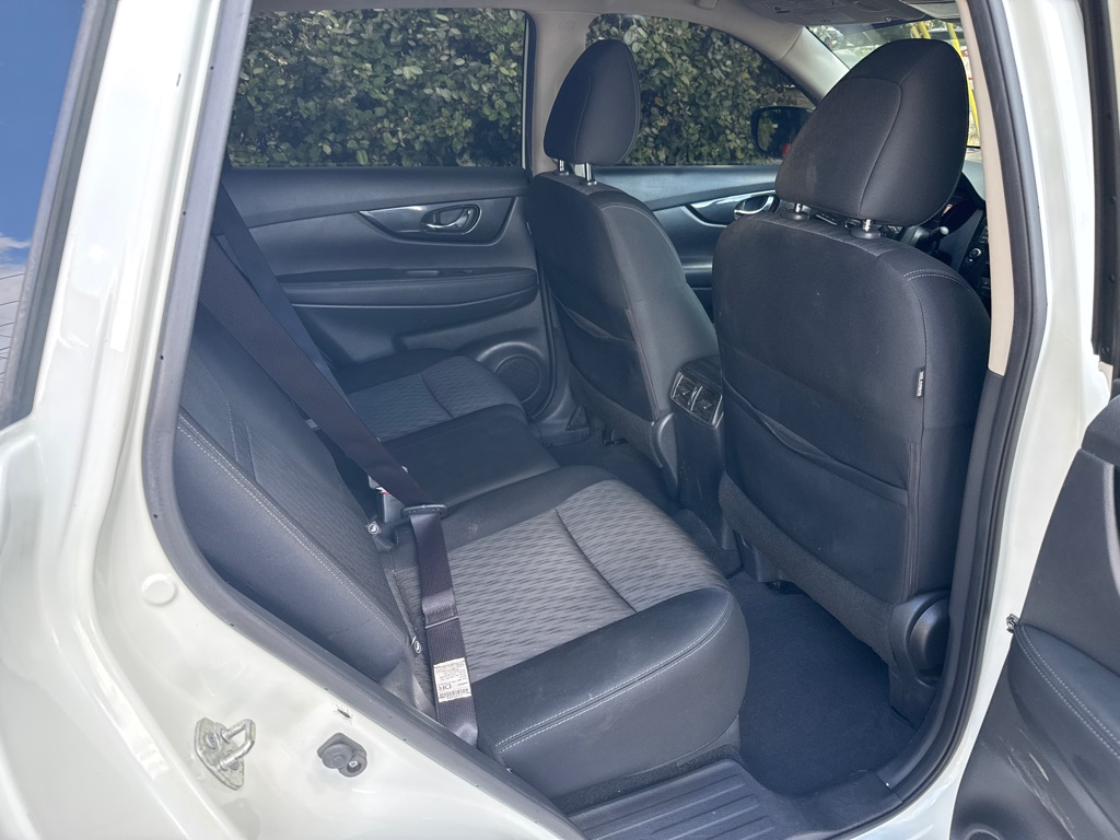 Photo 13 of this NISSAN ROGUE