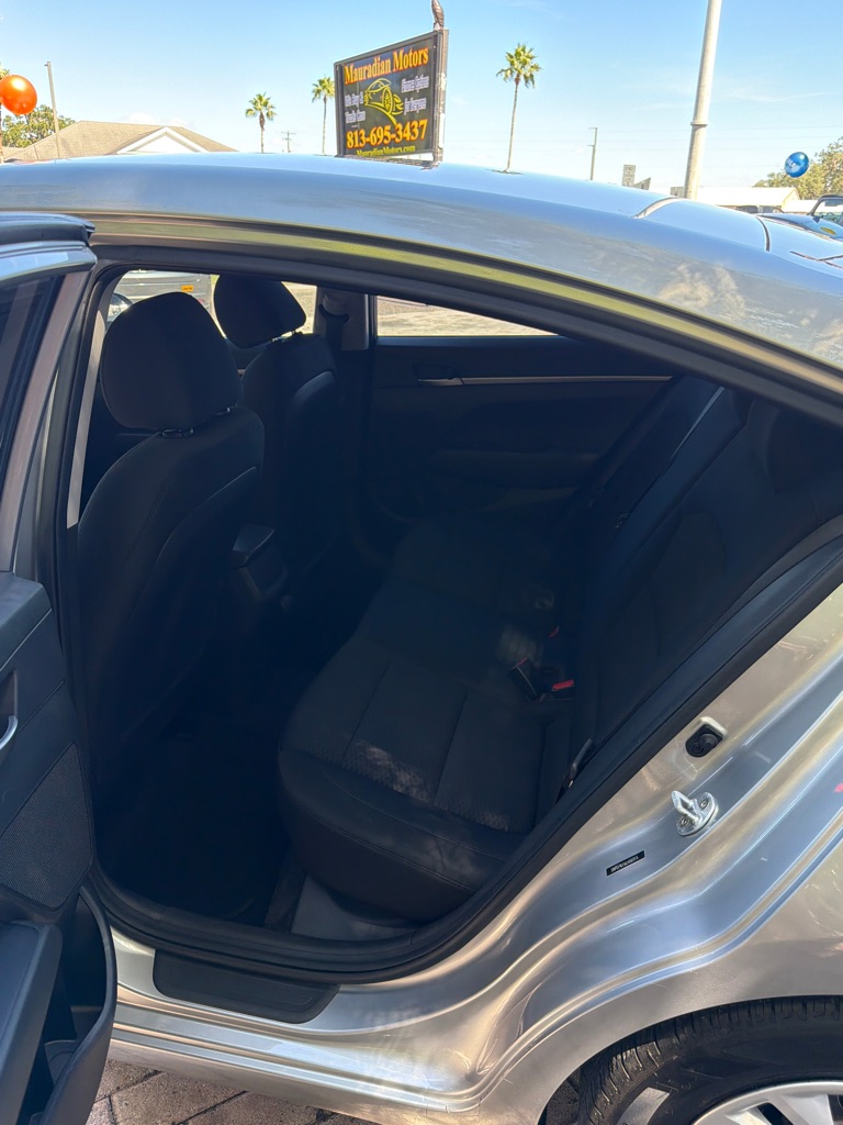 Photo 16 of this HYUNDAI ELANTRA