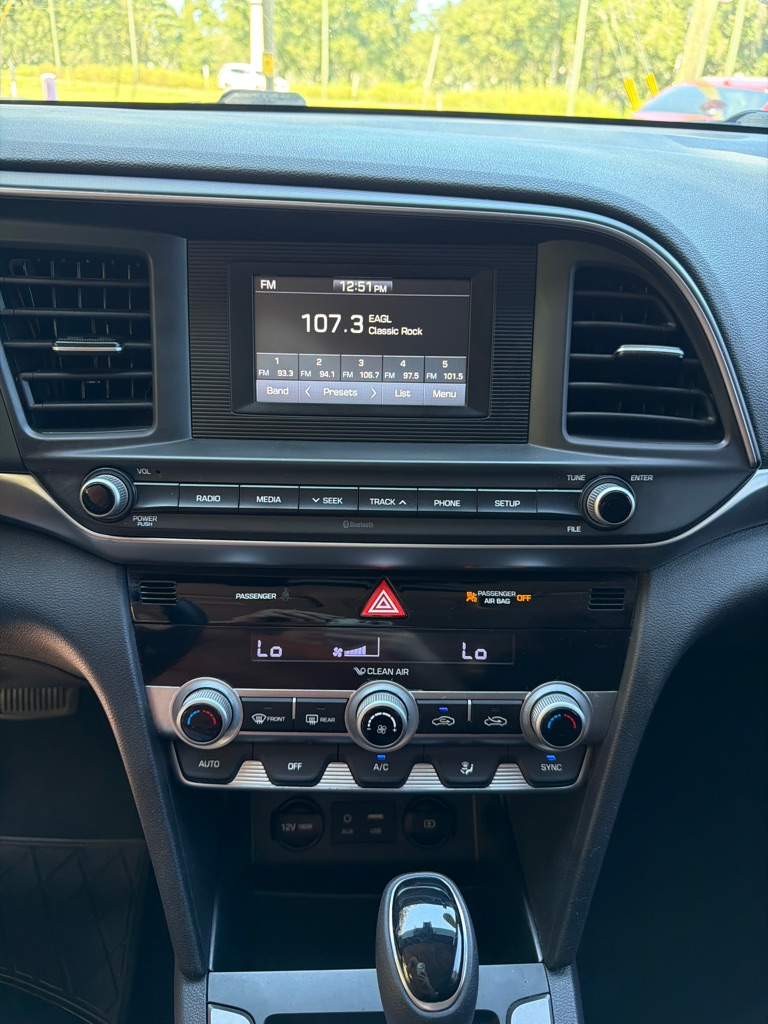 Photo 21 of this HYUNDAI ELANTRA