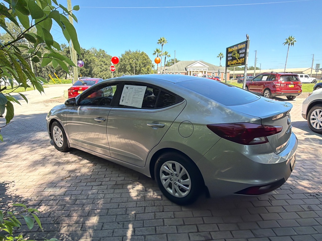 Photo 4 of this HYUNDAI ELANTRA