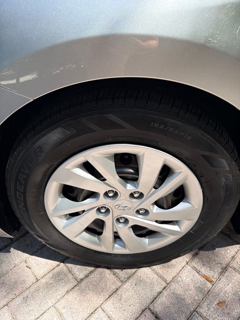 Photo 9 of this HYUNDAI ELANTRA