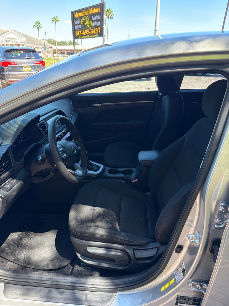 Photo 18 of this HYUNDAI ELANTRA