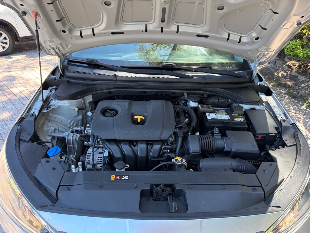 Photo 28 of this HYUNDAI ELANTRA