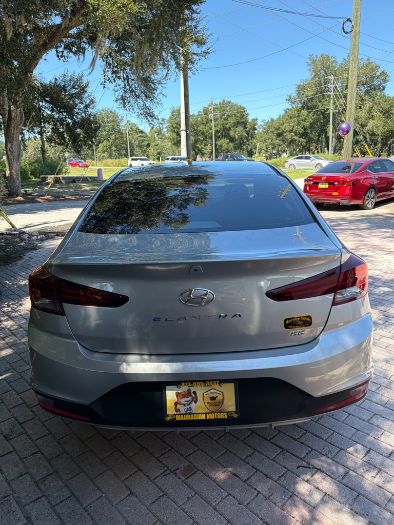 Photo 5 of this HYUNDAI ELANTRA