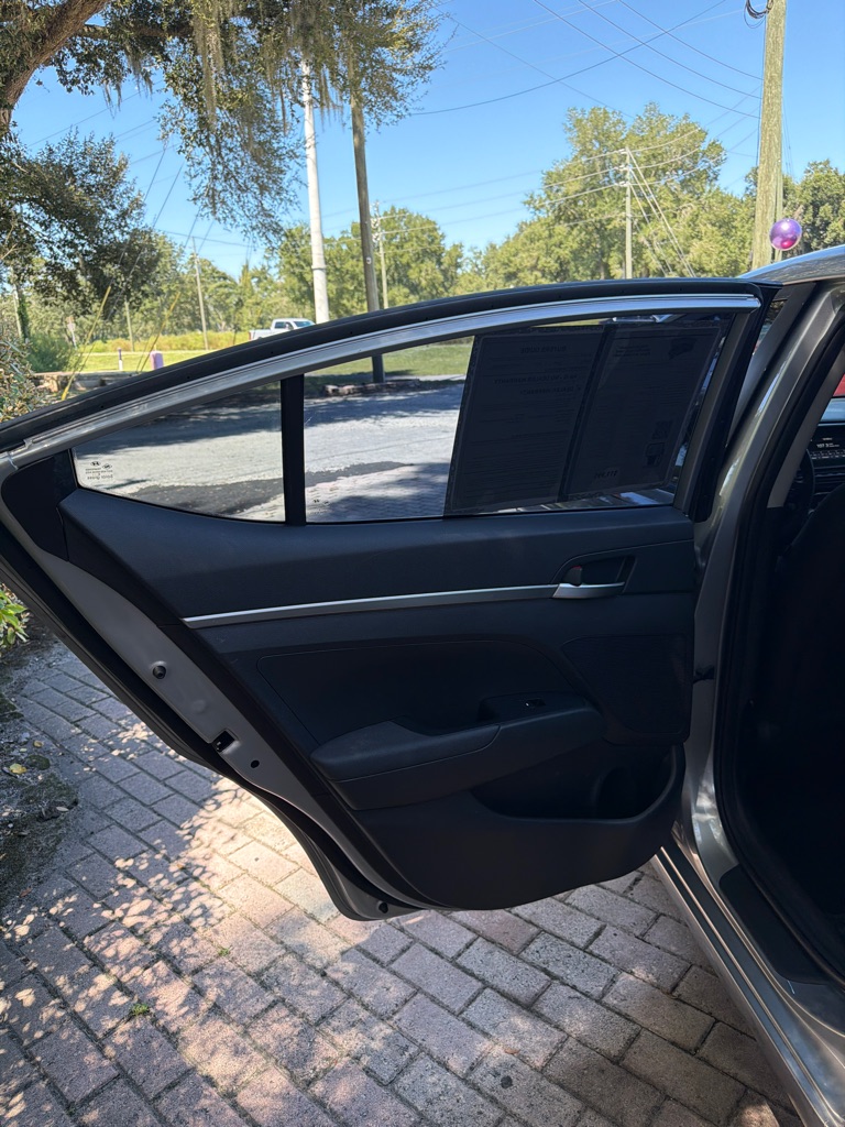 Photo 15 of this HYUNDAI ELANTRA