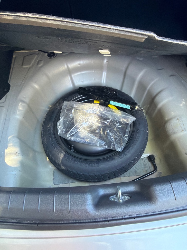 Photo 25 of this HYUNDAI ELANTRA