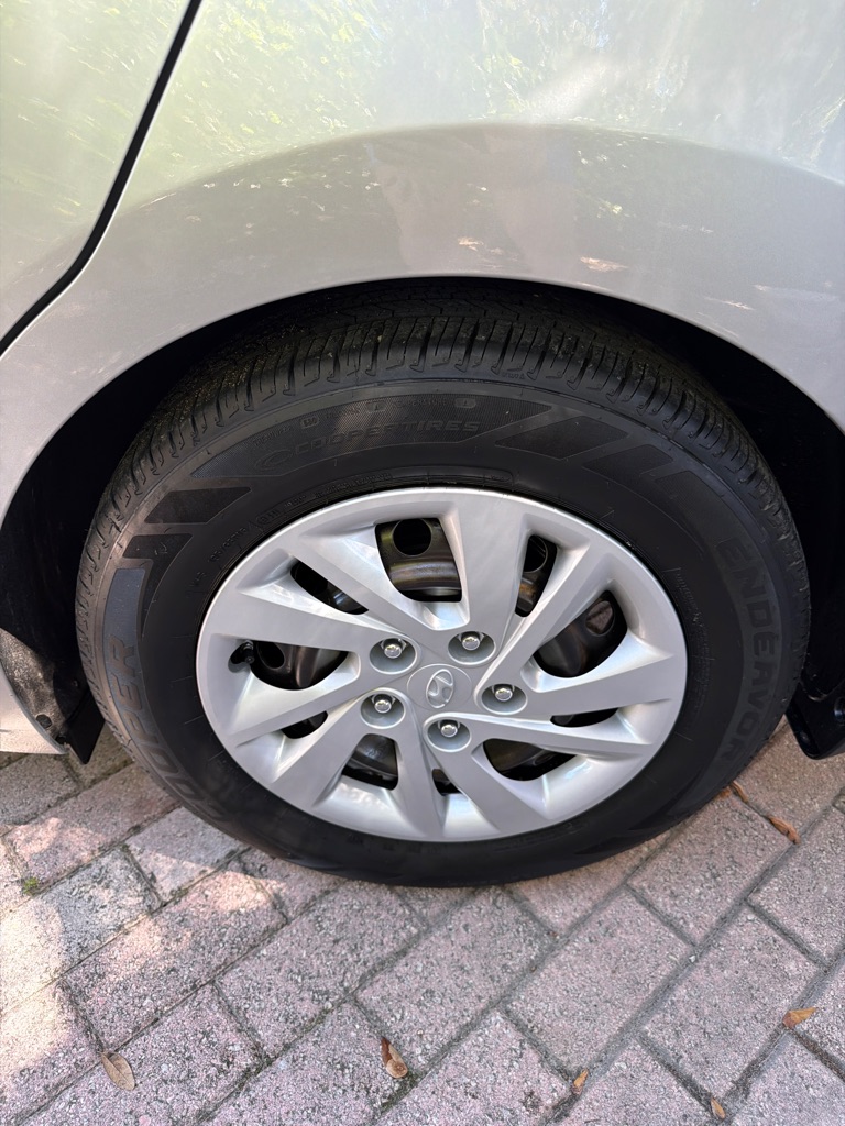 Photo 10 of this HYUNDAI ELANTRA