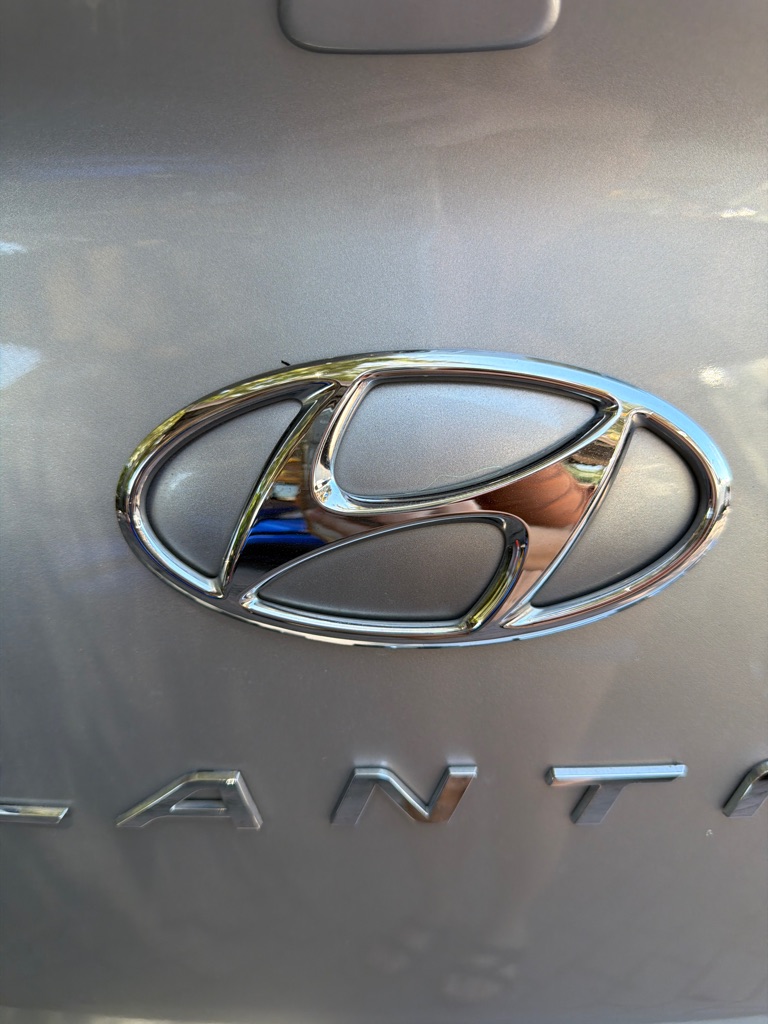 Photo 26 of this HYUNDAI ELANTRA