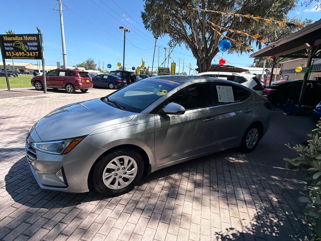 Photo 3 of this HYUNDAI ELANTRA