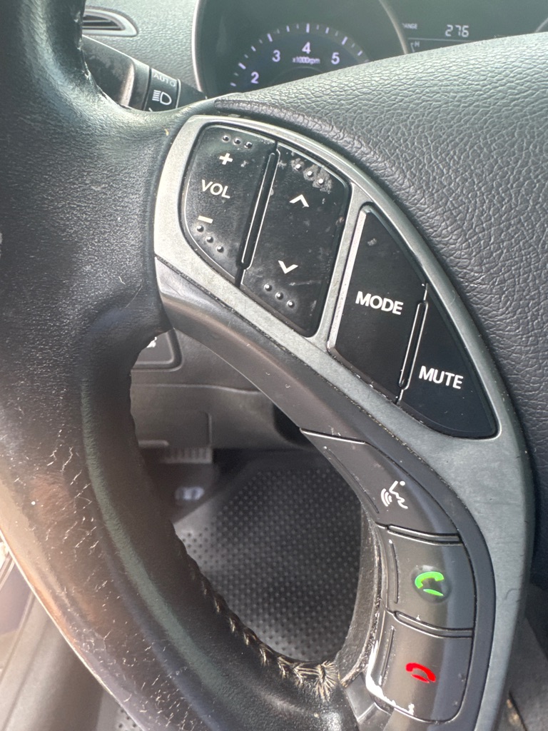 Photo 30 of this HYUNDAI ELANTRA