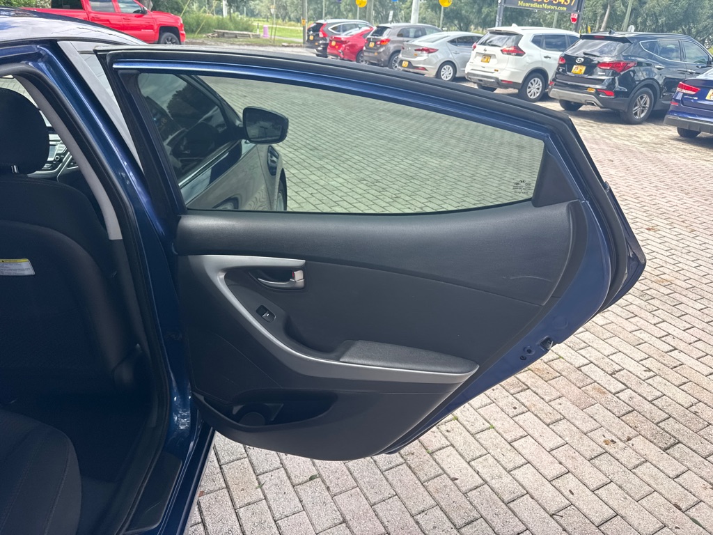 Photo 24 of this HYUNDAI ELANTRA