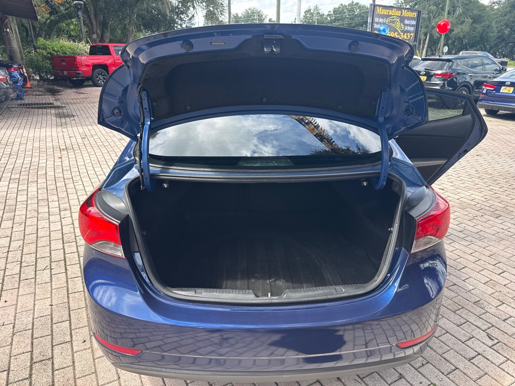 Photo 13 of this HYUNDAI ELANTRA