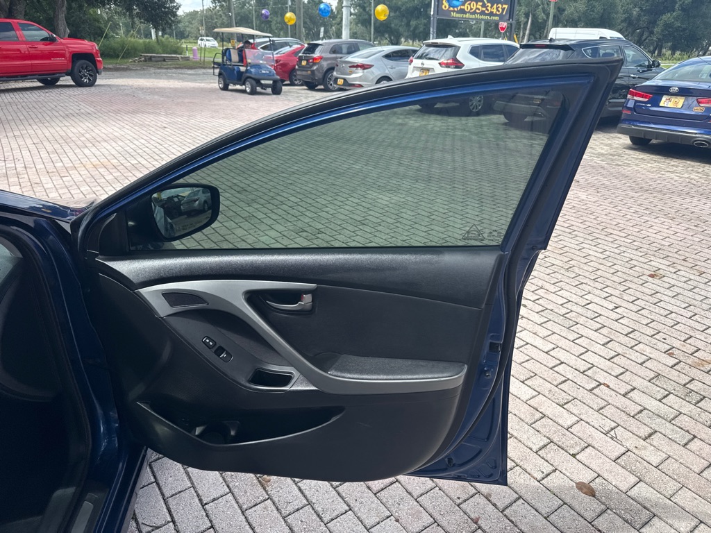 Photo 26 of this HYUNDAI ELANTRA