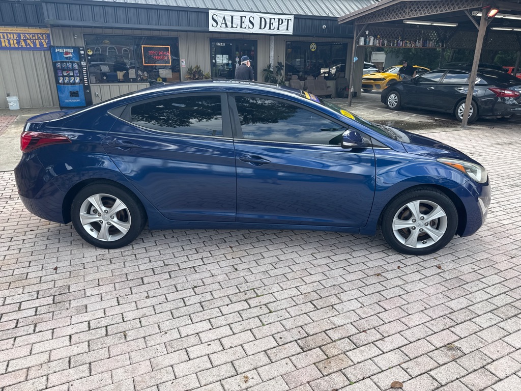 Photo 8 of this HYUNDAI ELANTRA