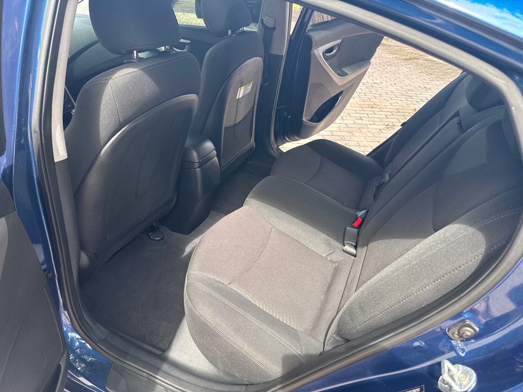 Photo 16 of this HYUNDAI ELANTRA