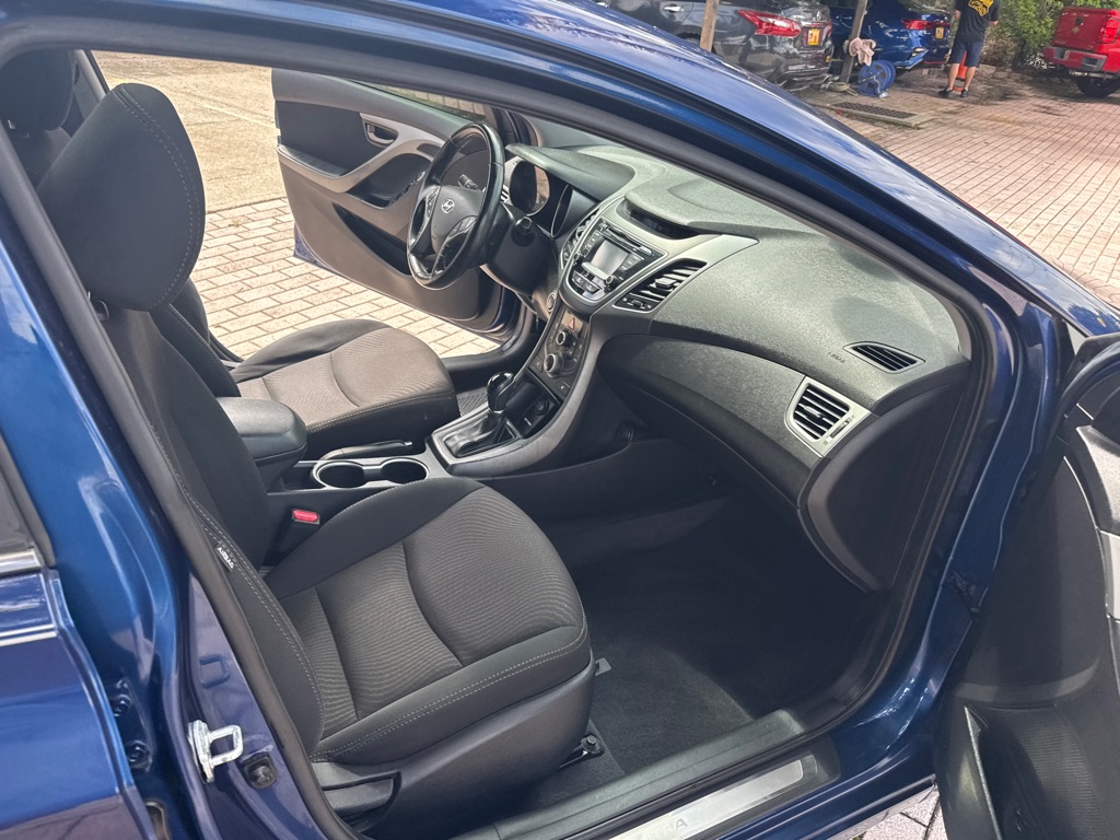 Photo 25 of this HYUNDAI ELANTRA