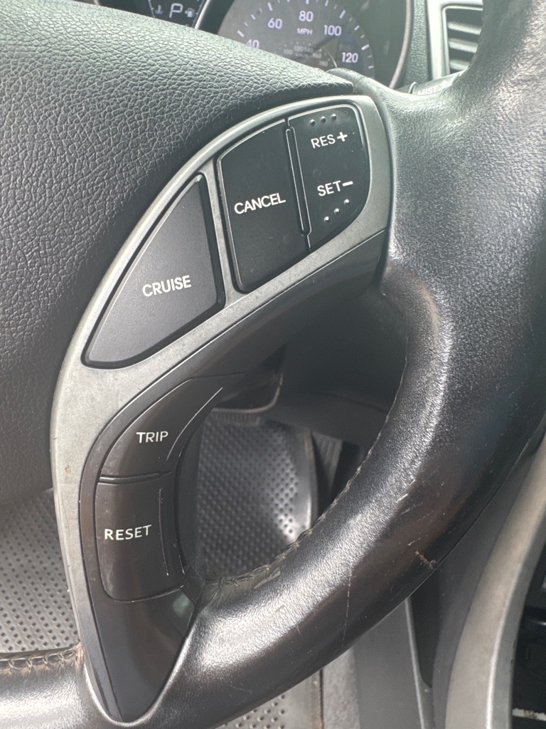 Photo 31 of this HYUNDAI ELANTRA