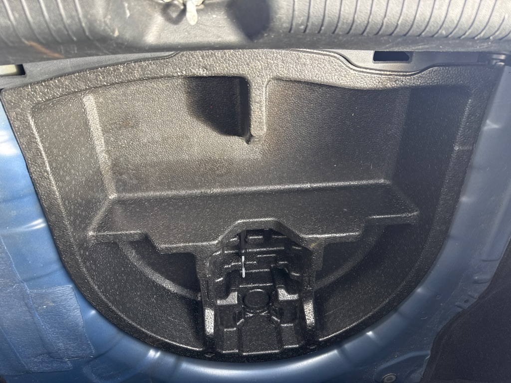 Photo 14 of this HYUNDAI ELANTRA