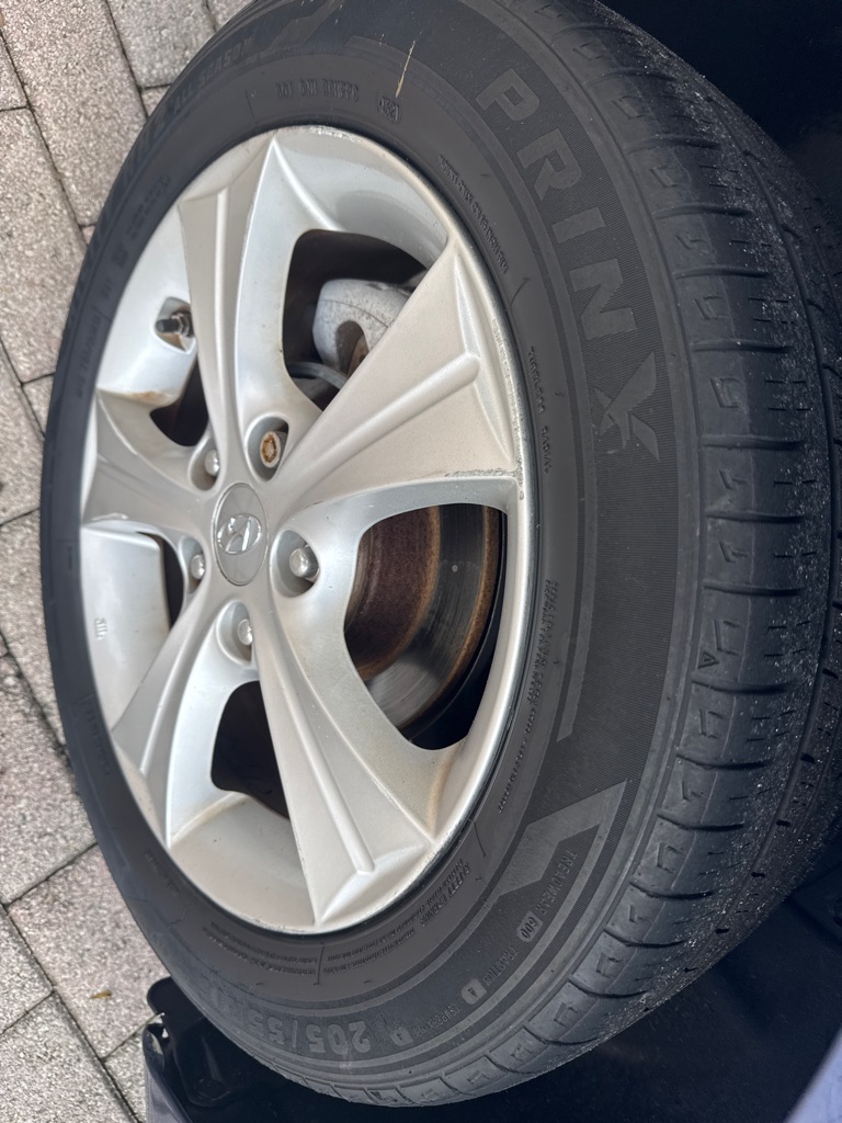 Photo 12 of this HYUNDAI ELANTRA