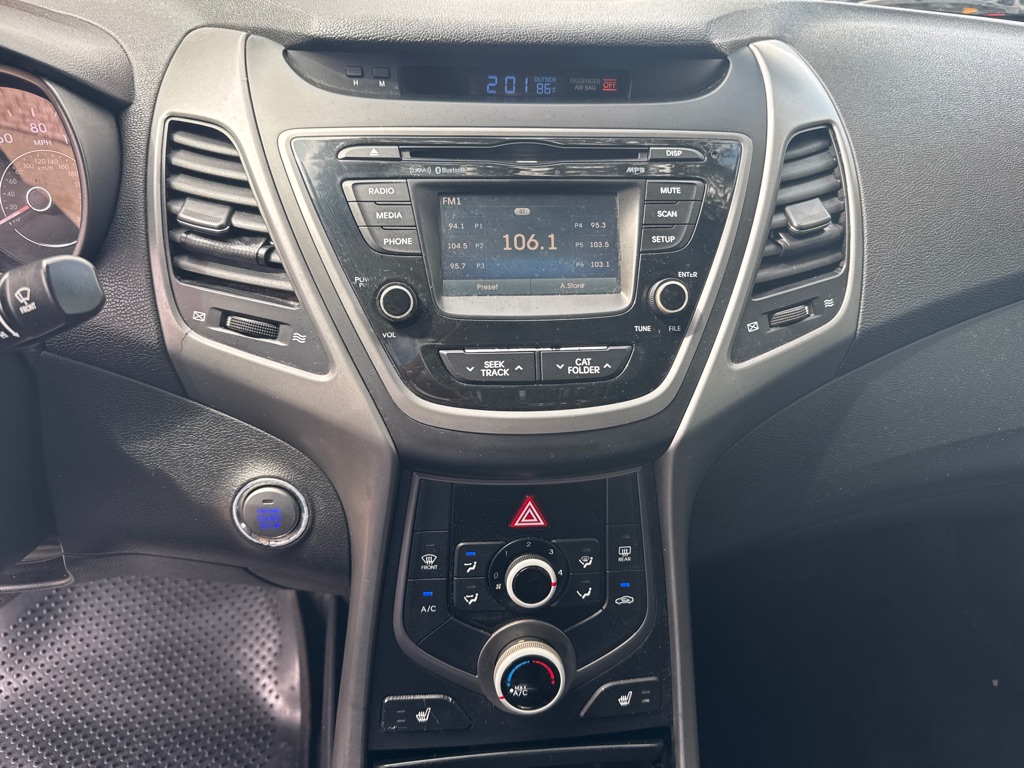 Photo 32 of this HYUNDAI ELANTRA