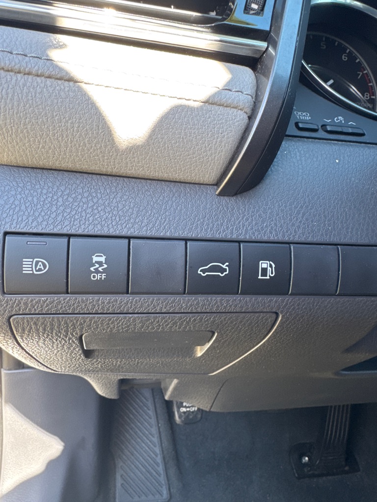Photo 25 of this TOYOTA CAMRY