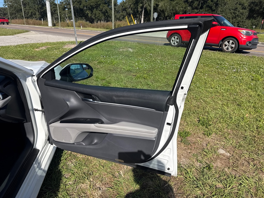 Photo 18 of this TOYOTA CAMRY