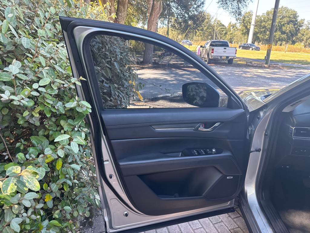 Photo 16 of this MAZDA CX-5