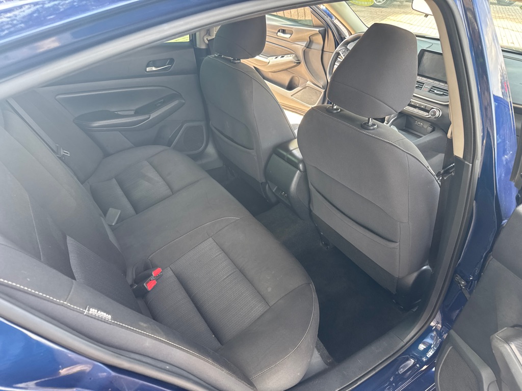 Photo 17 of this NISSAN ALTIMA