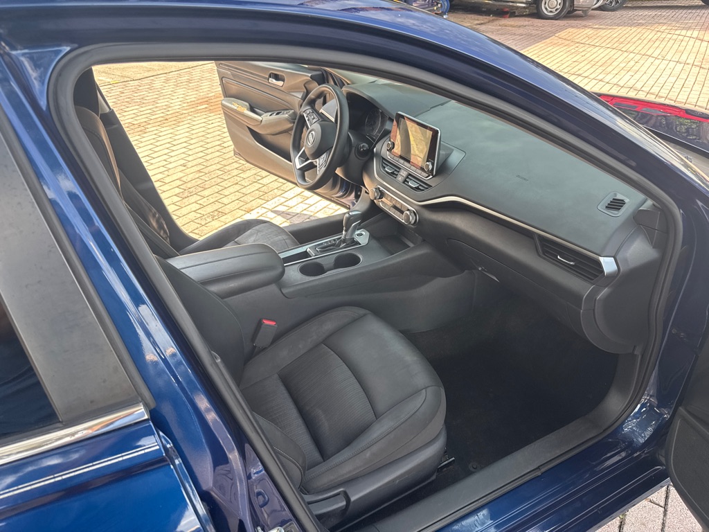 Photo 15 of this NISSAN ALTIMA
