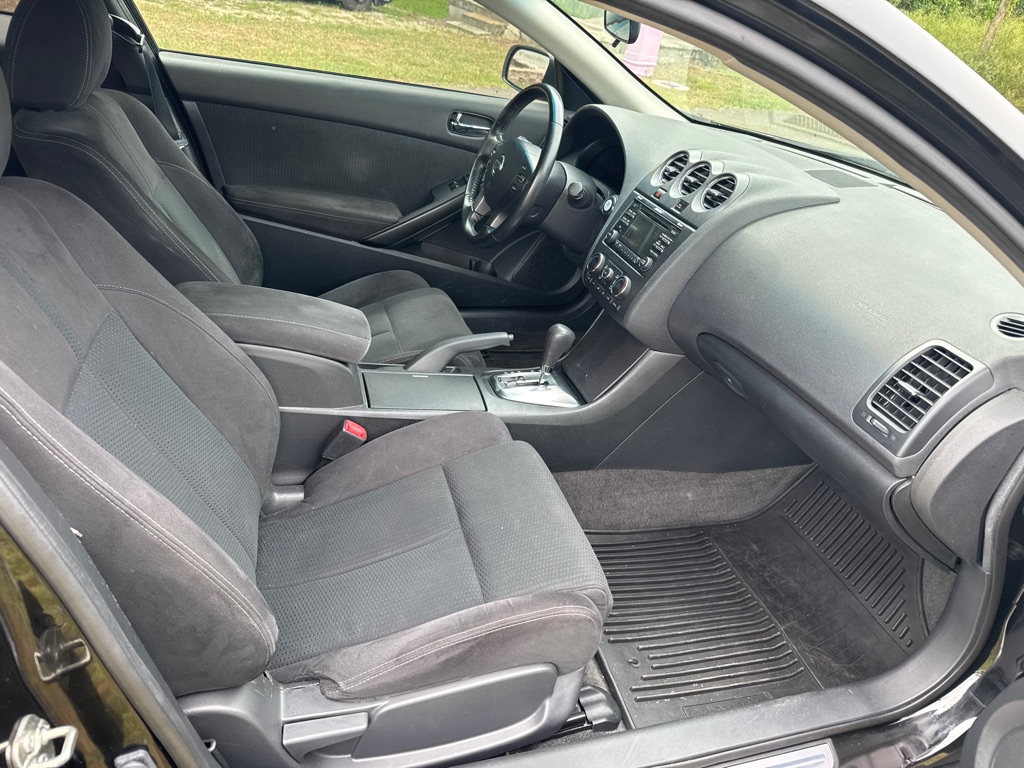 Photo 15 of this NISSAN ALTIMA