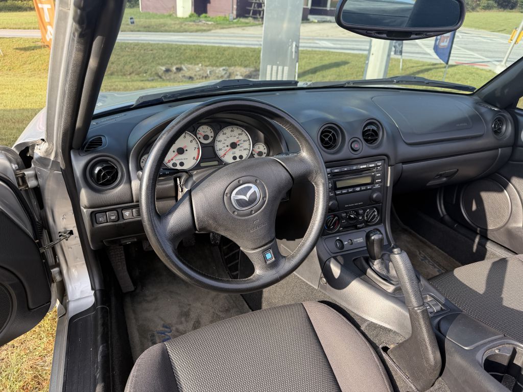 Photo 11 of this MAZDA MX-5 MIATA