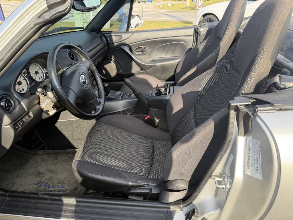 Photo 12 of this MAZDA MX-5 MIATA