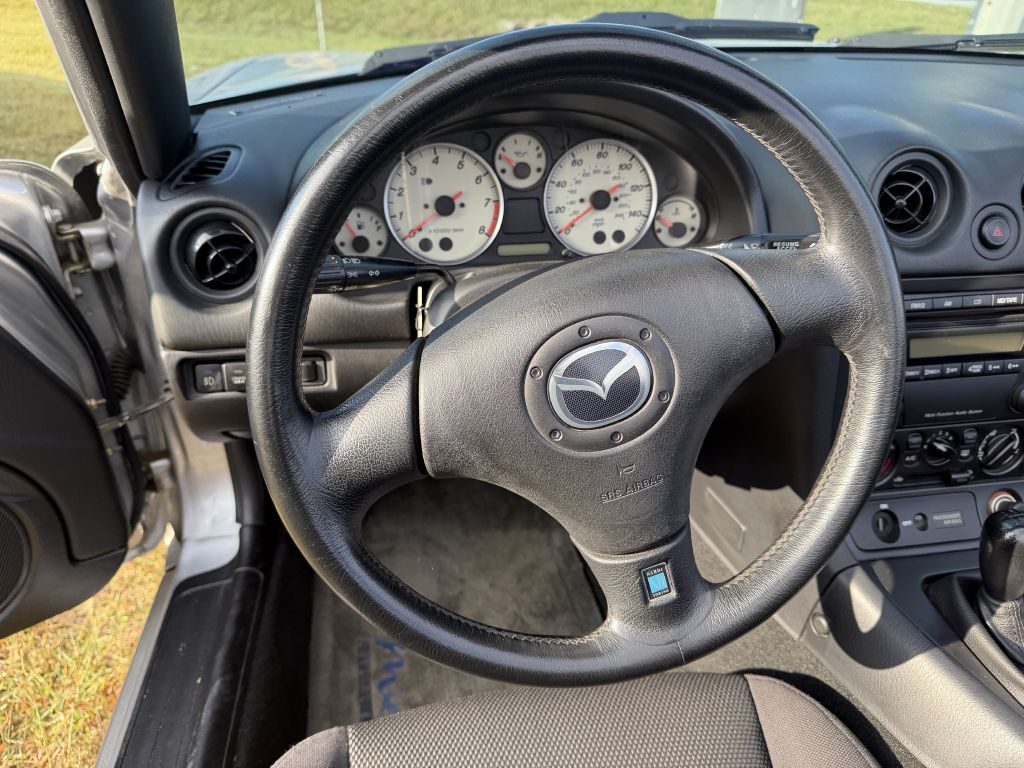 Photo 16 of this MAZDA MX-5 MIATA